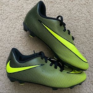 Child soccer cleats
